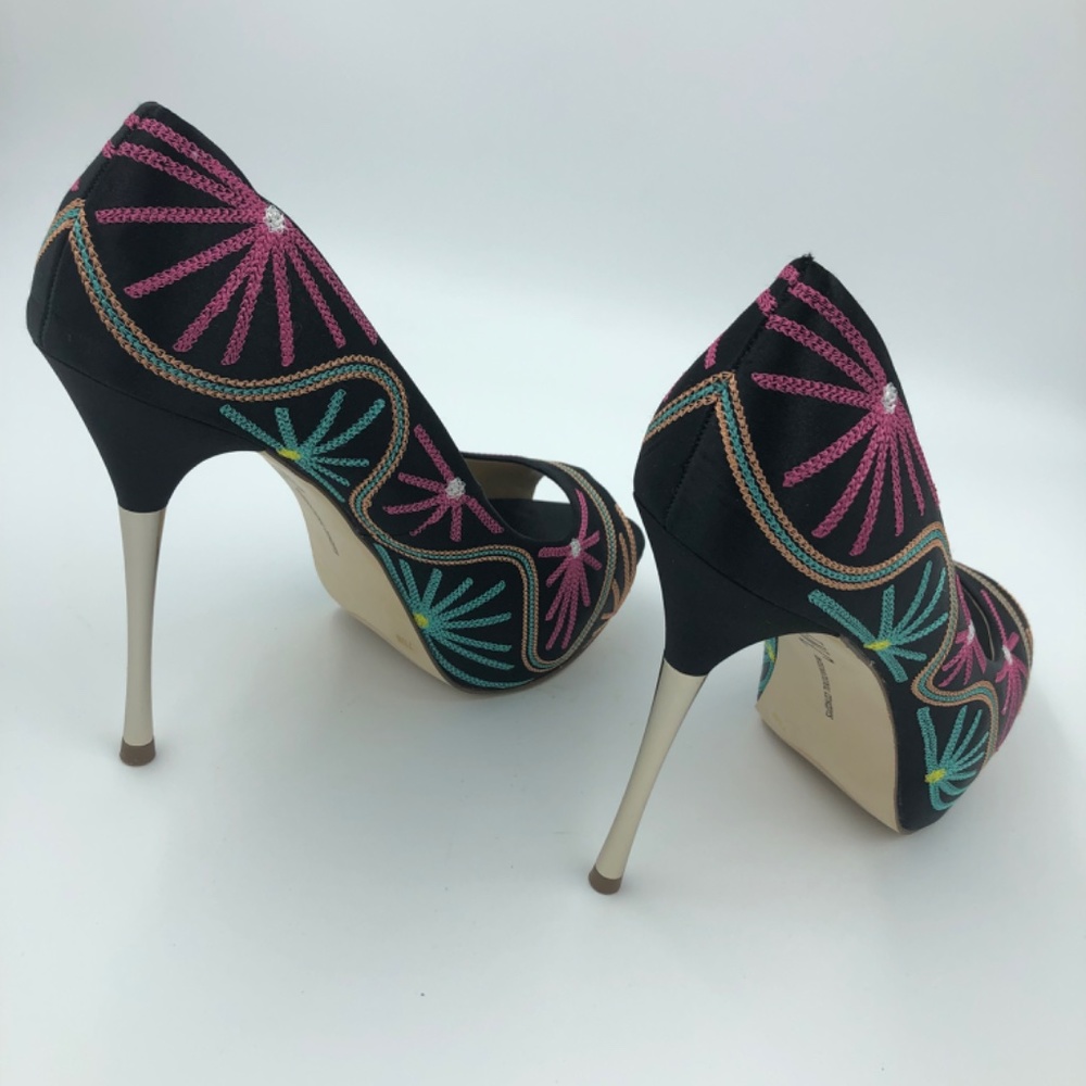 Shoes - Picture 2 of 3